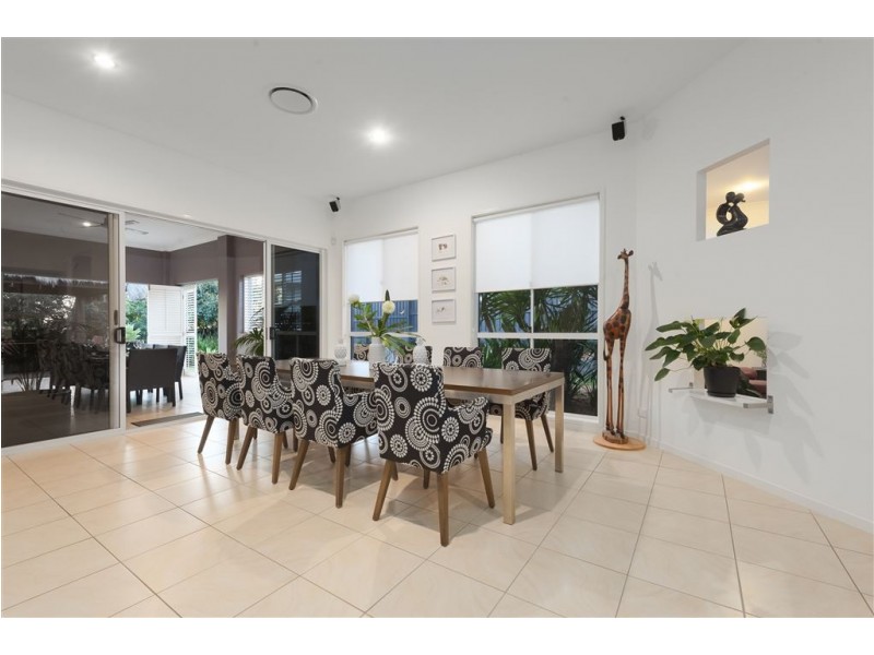 25 Warren Street, Wakerley QLD 4154