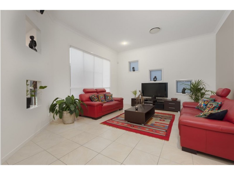 25 Warren Street, Wakerley QLD 4154