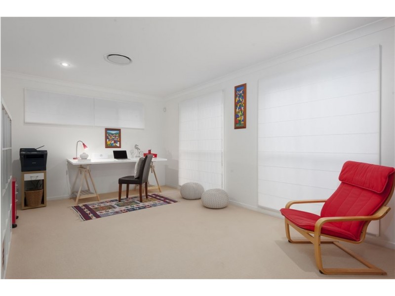 25 Warren Street, Wakerley QLD 4154