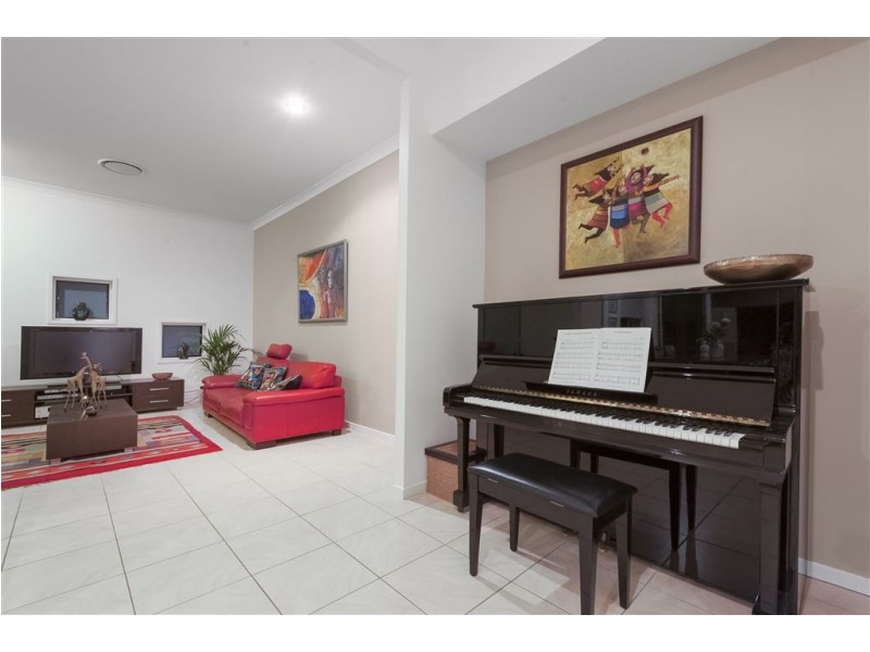 25 Warren Street, Wakerley QLD 4154