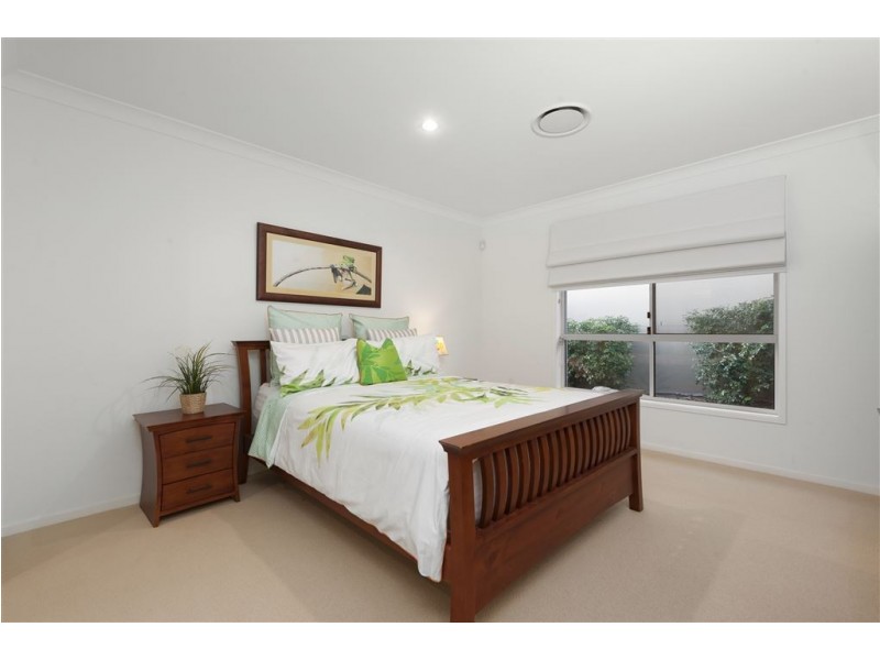 25 Warren Street, Wakerley QLD 4154