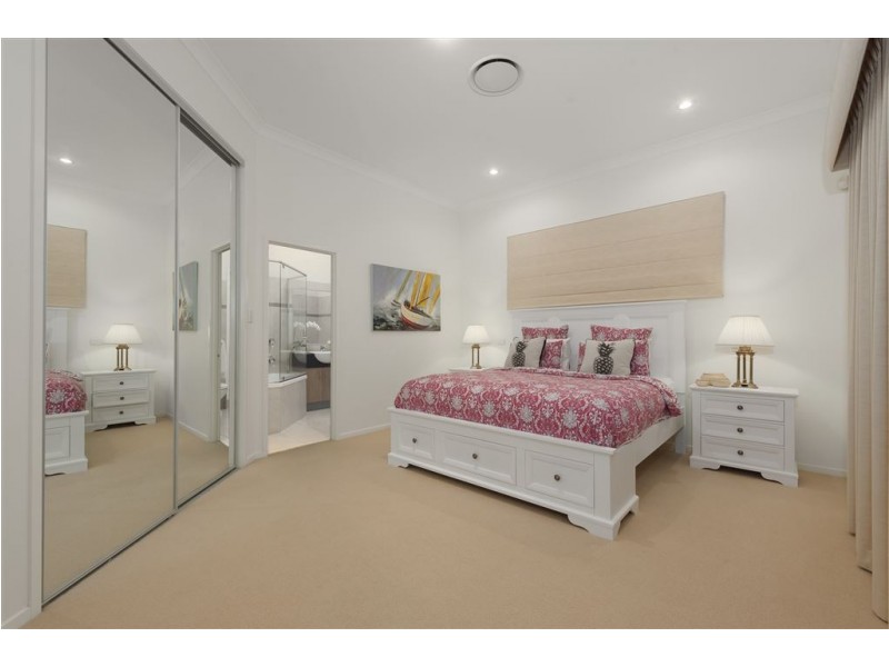 25 Warren Street, Wakerley QLD 4154