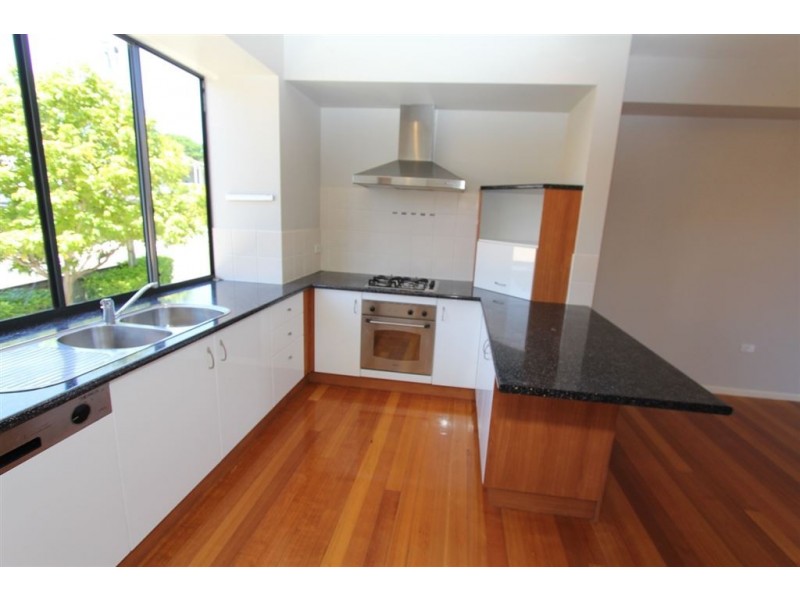 2/22 Nelson Parade, Manly QLD 4179