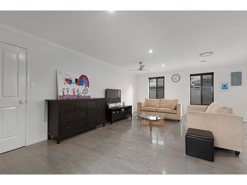 42 Lachlan Drive, Wakerley QLD 4154