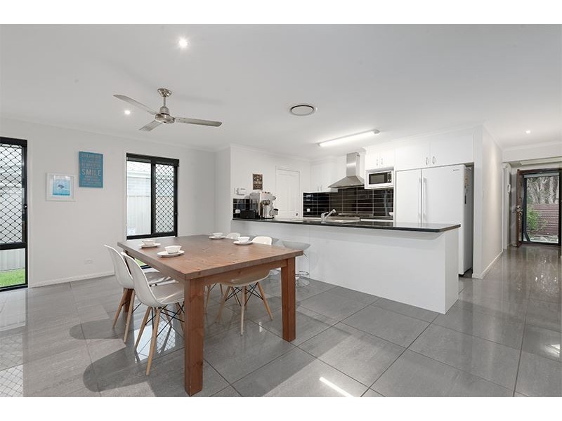 42 Lachlan Drive, Wakerley QLD 4154