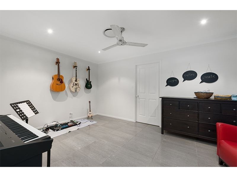 42 Lachlan Drive, Wakerley QLD 4154