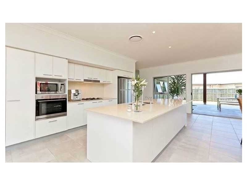 11 Franklin Street, Wakerley QLD 4154