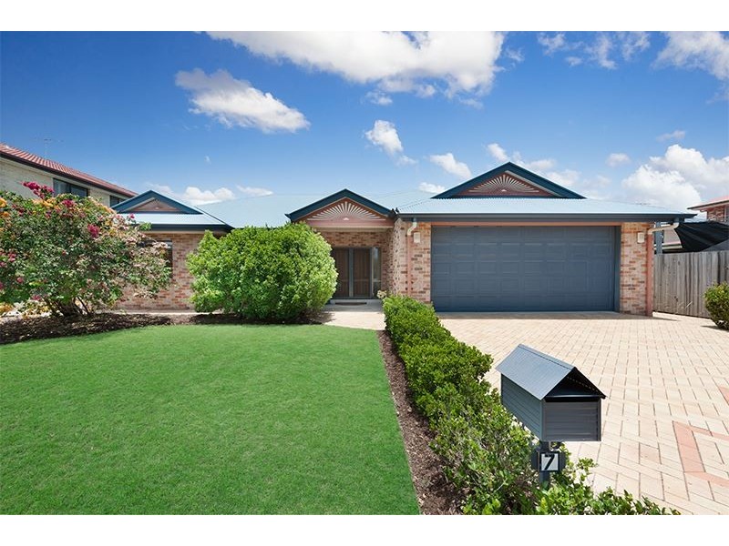 7 Fennessy Close, Wakerley QLD 4154