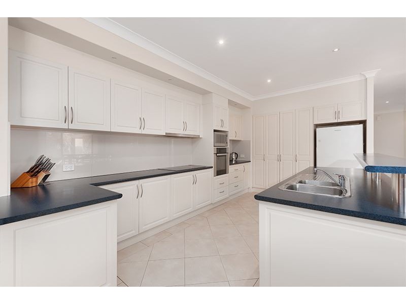 7 Fennessy Close, Wakerley QLD 4154