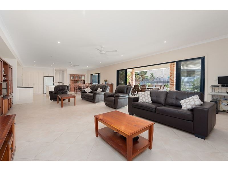 7 Fennessy Close, Wakerley QLD 4154