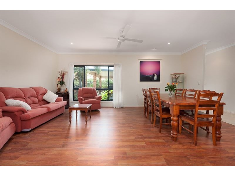 7 Fennessy Close, Wakerley QLD 4154