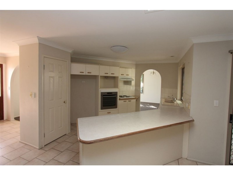 32 Plaza Street, Wynnum West QLD 4178