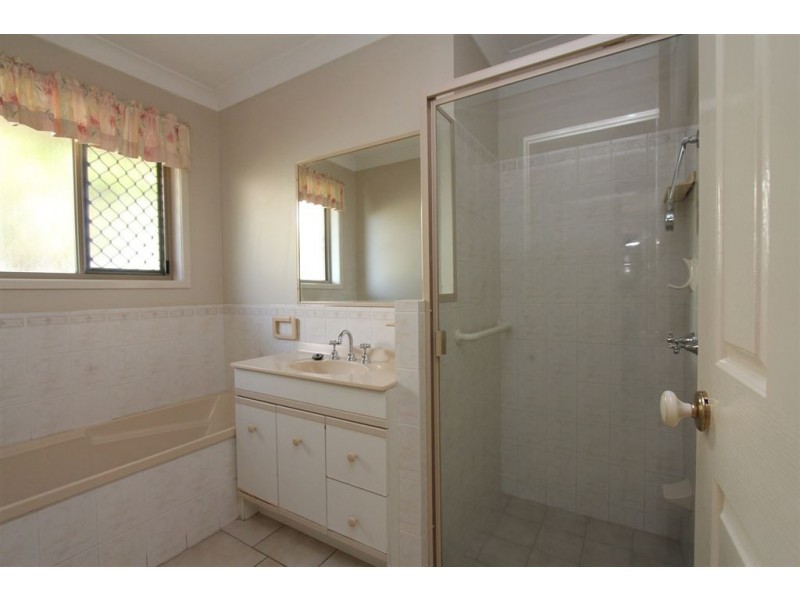 32 Plaza Street, Wynnum West QLD 4178