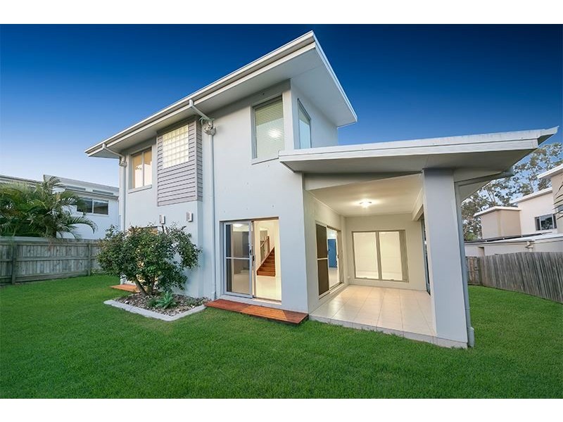 8 Glider Close, Wakerley QLD 4154
