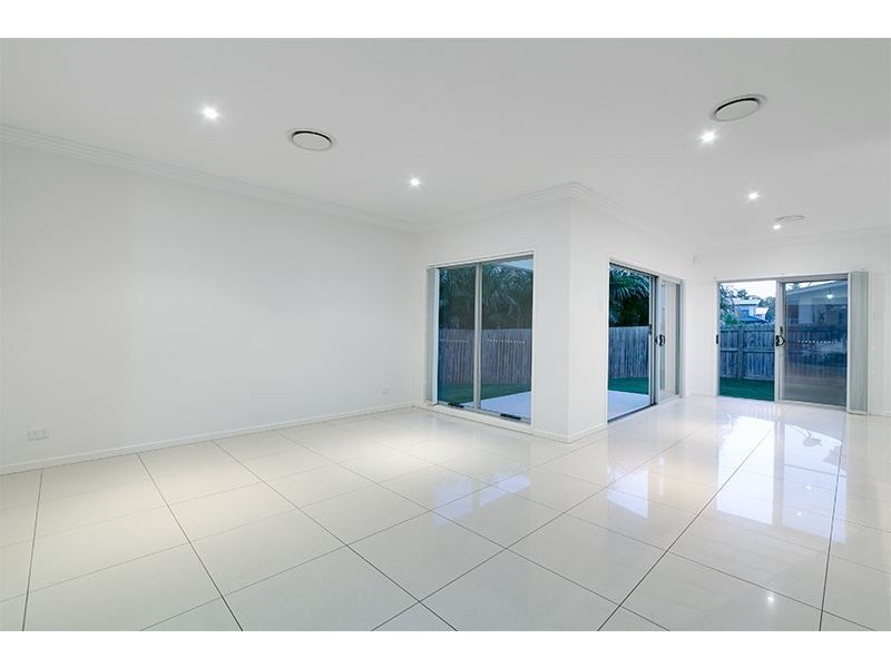 8 Glider Close, Wakerley QLD 4154