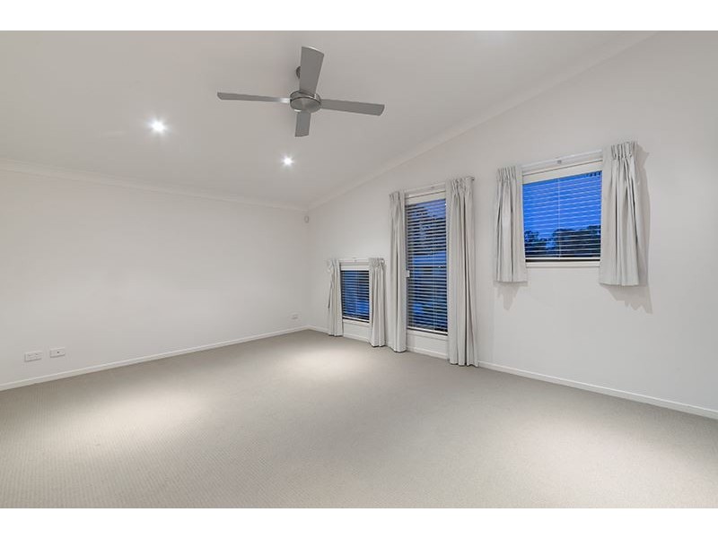 8 Glider Close, Wakerley QLD 4154