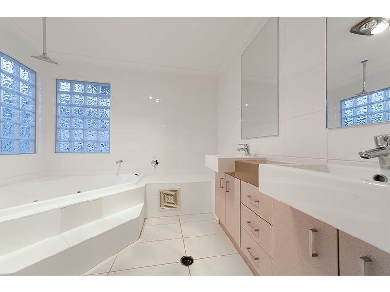 8 Glider Close, Wakerley QLD 4154