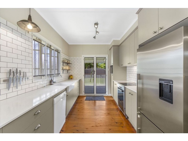 180 Whites Road, Lota QLD 4179