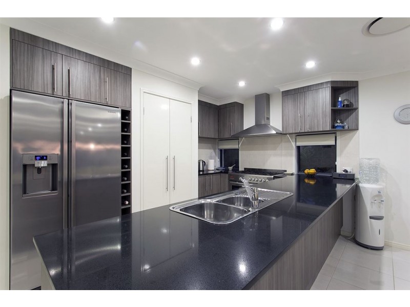 18 Saltburn Place, Wakerley QLD 4154