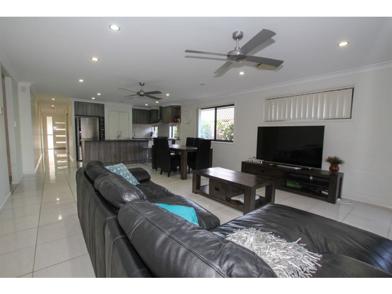 18 Saltburn Place, Wakerley QLD 4154