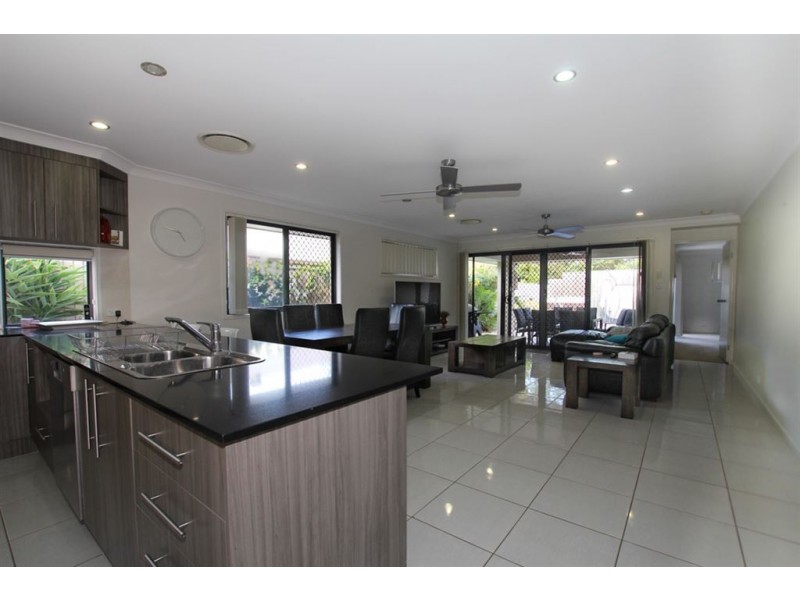 18 Saltburn Place, Wakerley QLD 4154