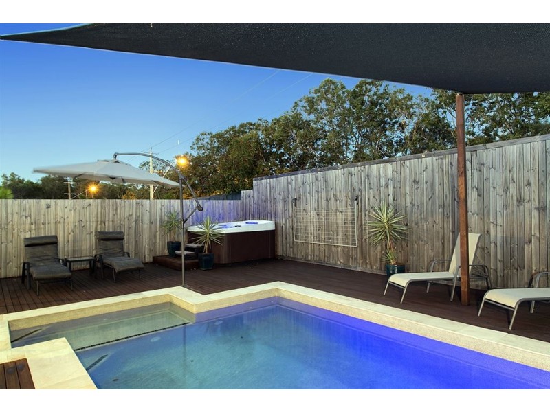 18 Saltburn Place, Wakerley QLD 4154