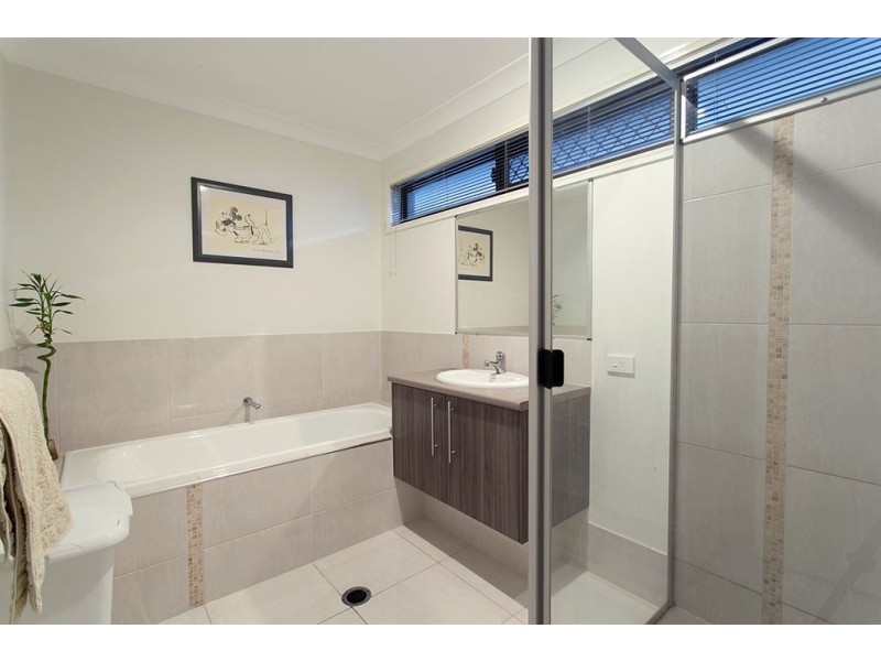 18 Saltburn Place, Wakerley QLD 4154