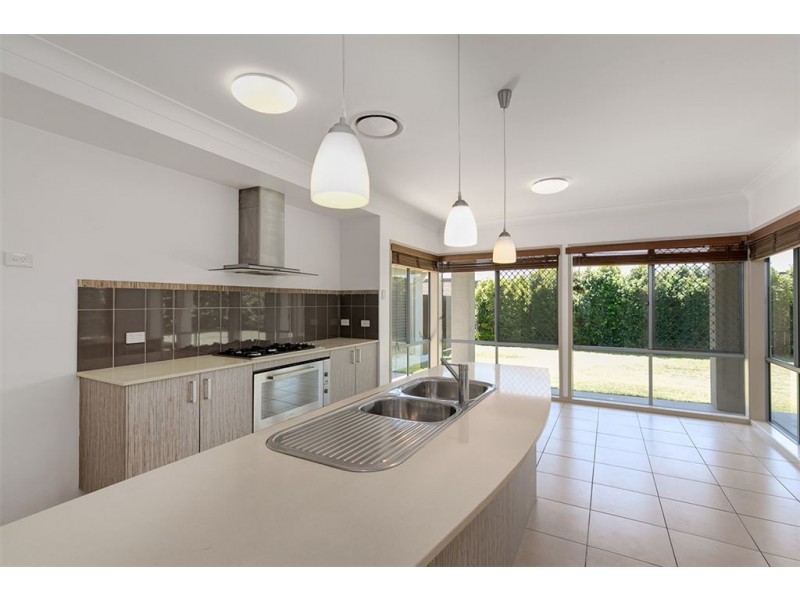 4 Paperbark Close, Wakerley QLD 4154