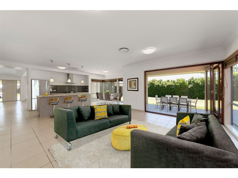 4 Paperbark Close, Wakerley QLD 4154