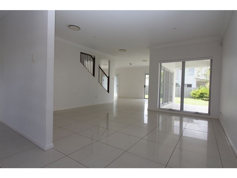 33 Tall Trees Cct, Wakerley QLD 4154