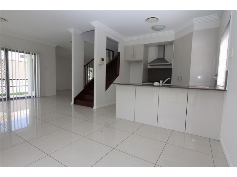 33 Tall Trees Cct, Wakerley QLD 4154
