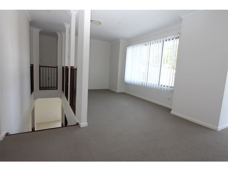 33 Tall Trees Cct, Wakerley QLD 4154