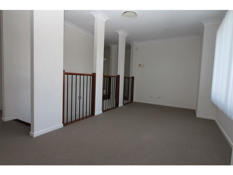 33 Tall Trees Cct, Wakerley QLD 4154