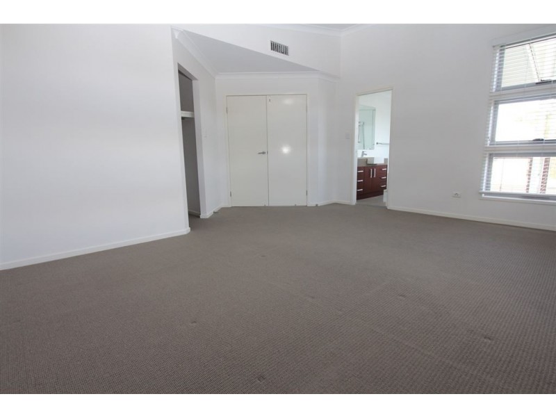 33 Tall Trees Cct, Wakerley QLD 4154