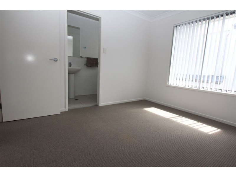 33 Tall Trees Cct, Wakerley QLD 4154