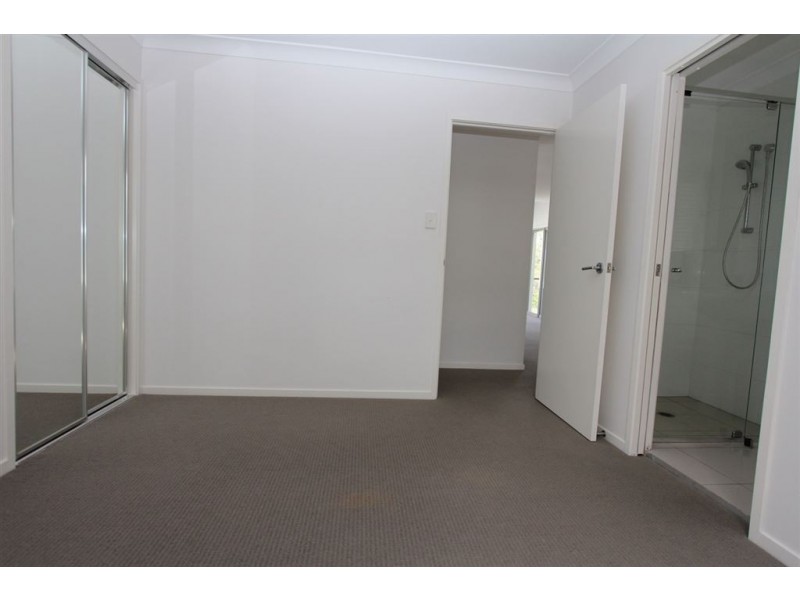 33 Tall Trees Cct, Wakerley QLD 4154