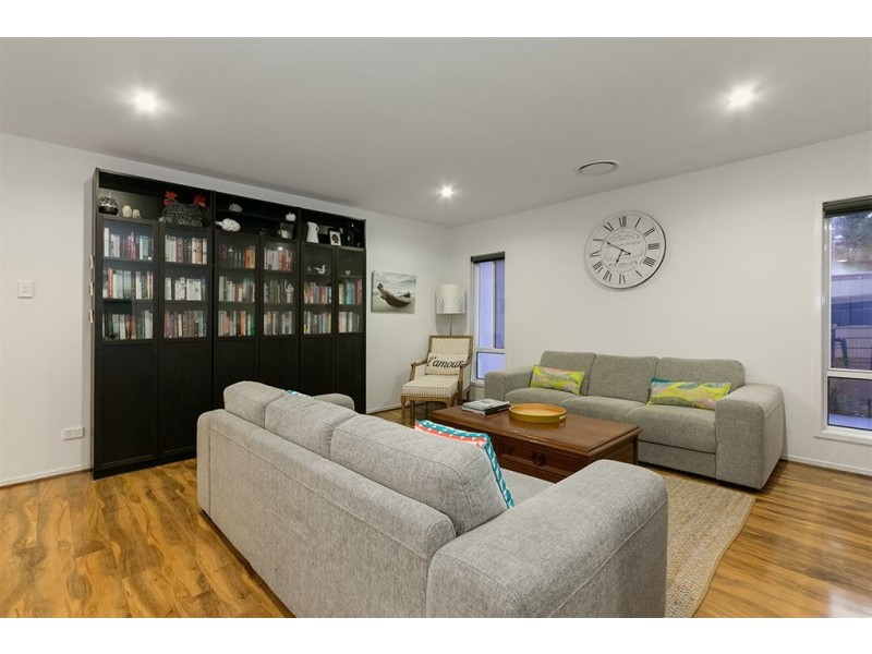 77 Foxwood Circuit, Wakerley QLD 4154