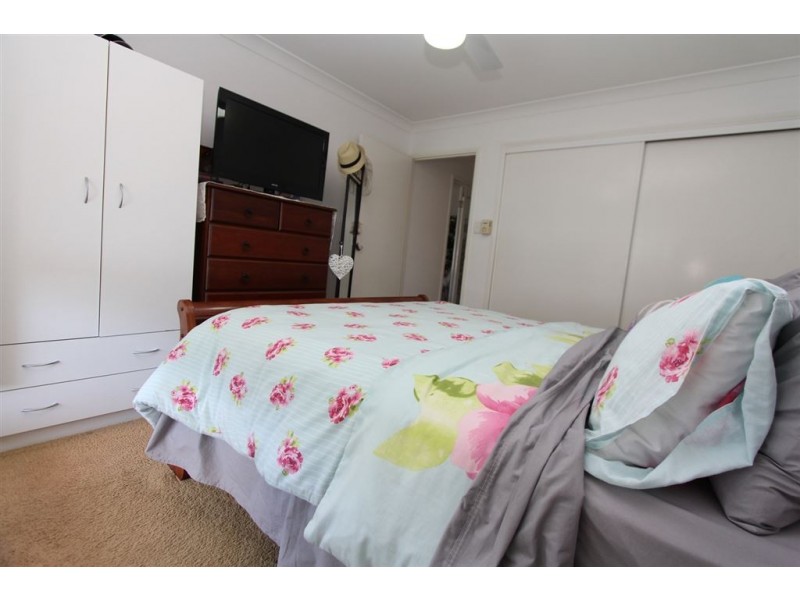 8 Parkview Avenue, Manly QLD 4179