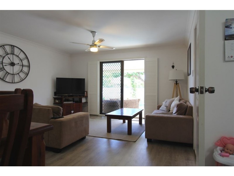 8 Parkview Avenue, Manly QLD 4179