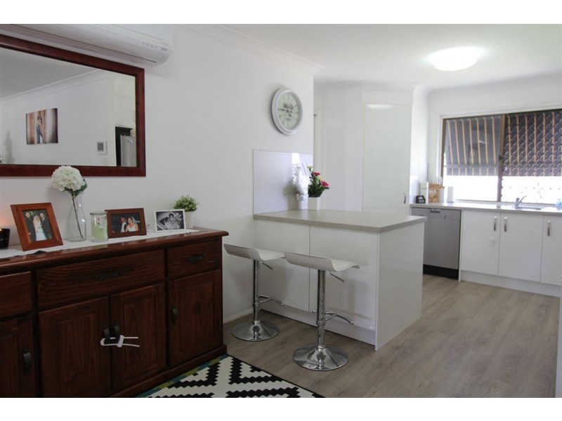 8 Parkview Avenue, Manly QLD 4179