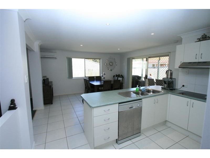 17 Jasmine Street, Wakerley QLD 4154