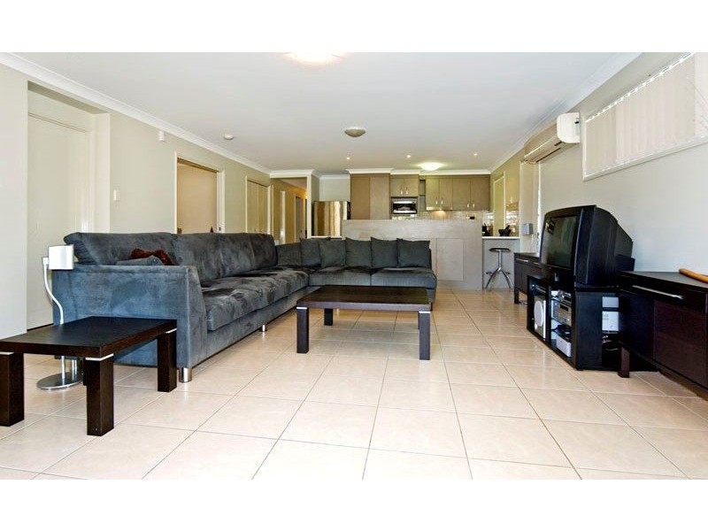 45 Lexey Crescent, Wakerley QLD 4154