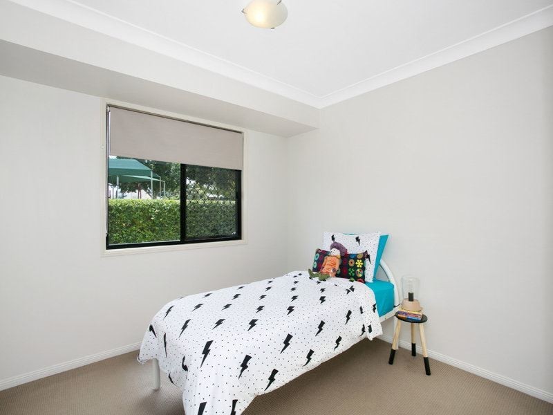 12 Hayes Street, Wakerley QLD 4154