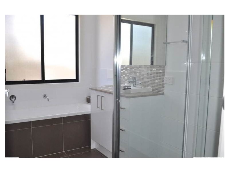 207 Carlton Terrace, Manly QLD 4179