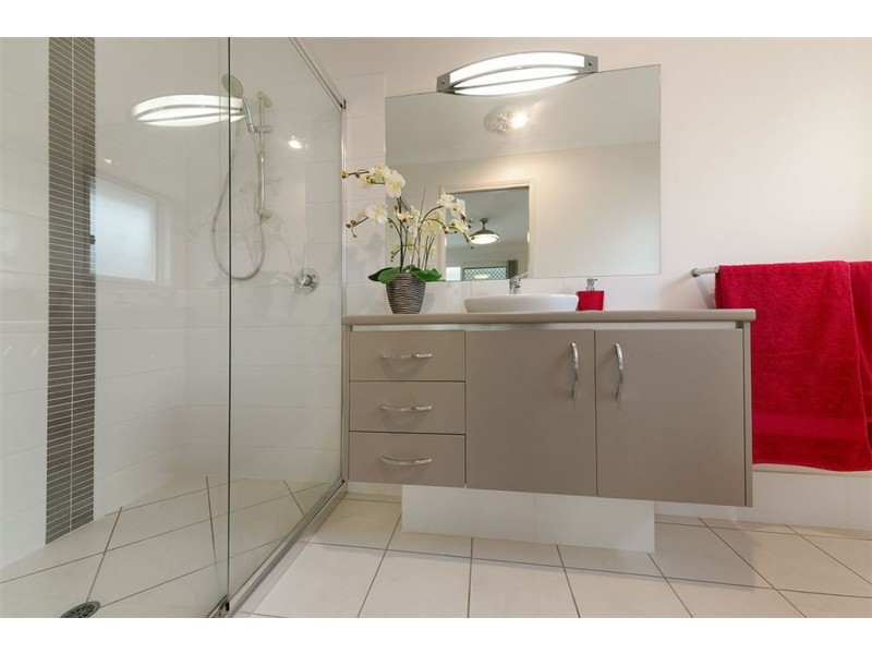 13 Bailey Street, Wakerley QLD 4154