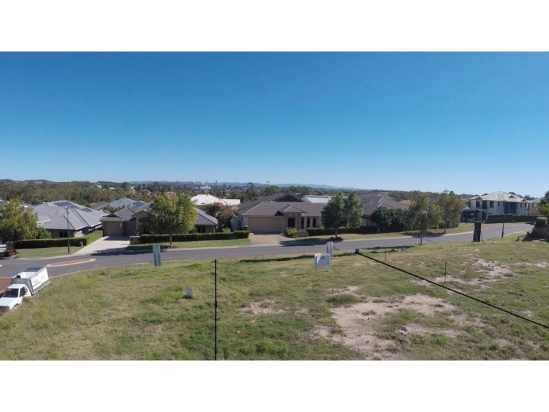 16 Warren St, Wakerley QLD 4154