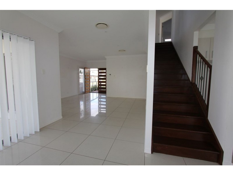 33 Tall Trees Cres, Wakerley QLD 4154