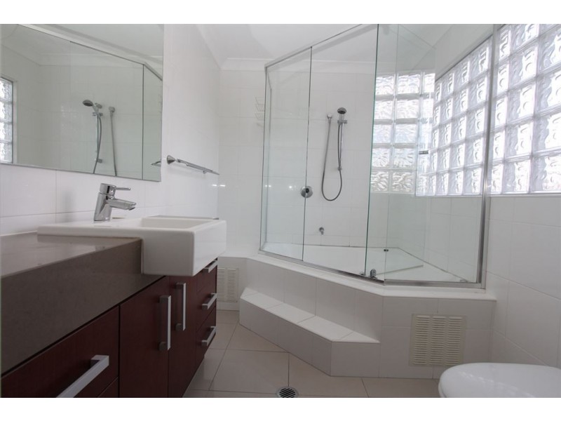 33 Tall Trees Cres, Wakerley QLD 4154