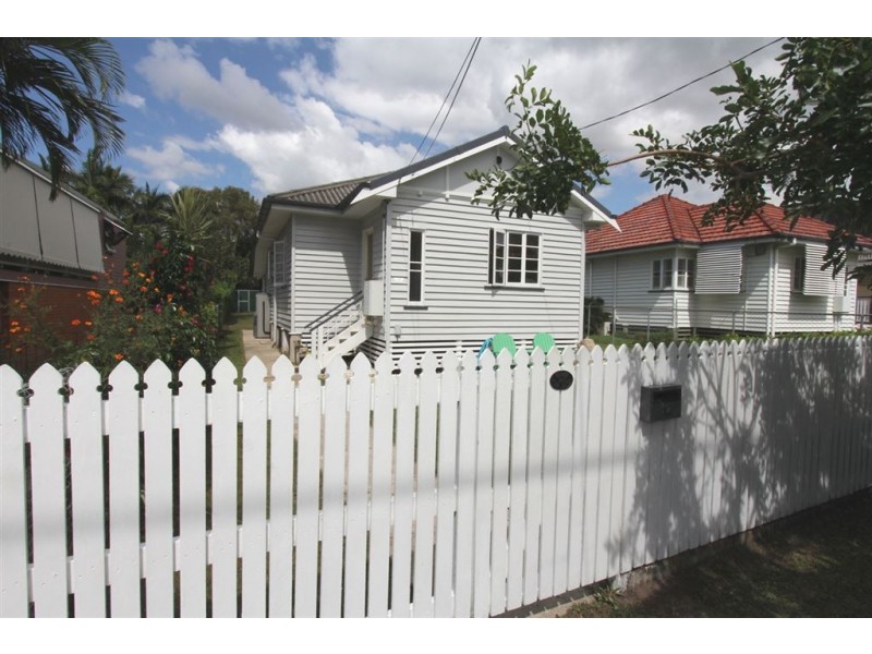 12 Pansy Street, Wynnum QLD 4178