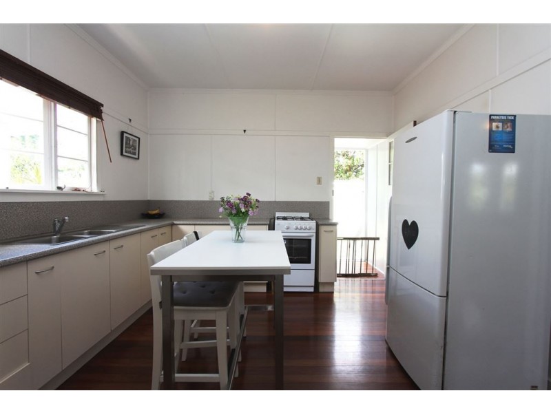 12 Pansy Street, Wynnum QLD 4178